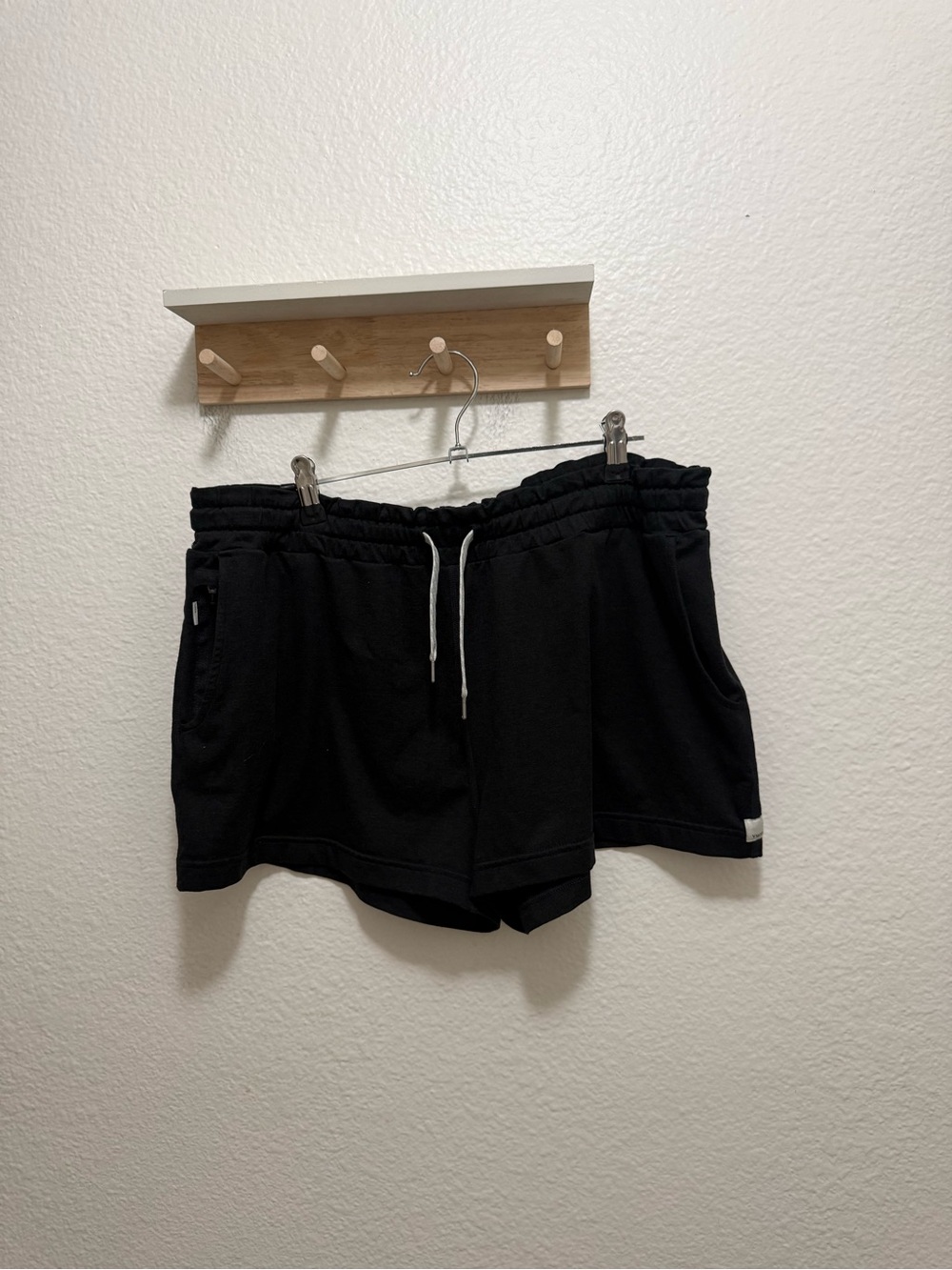 Vuori Halo Performance Shorts Black DreamKnit Size XL - Picture 2 of 4